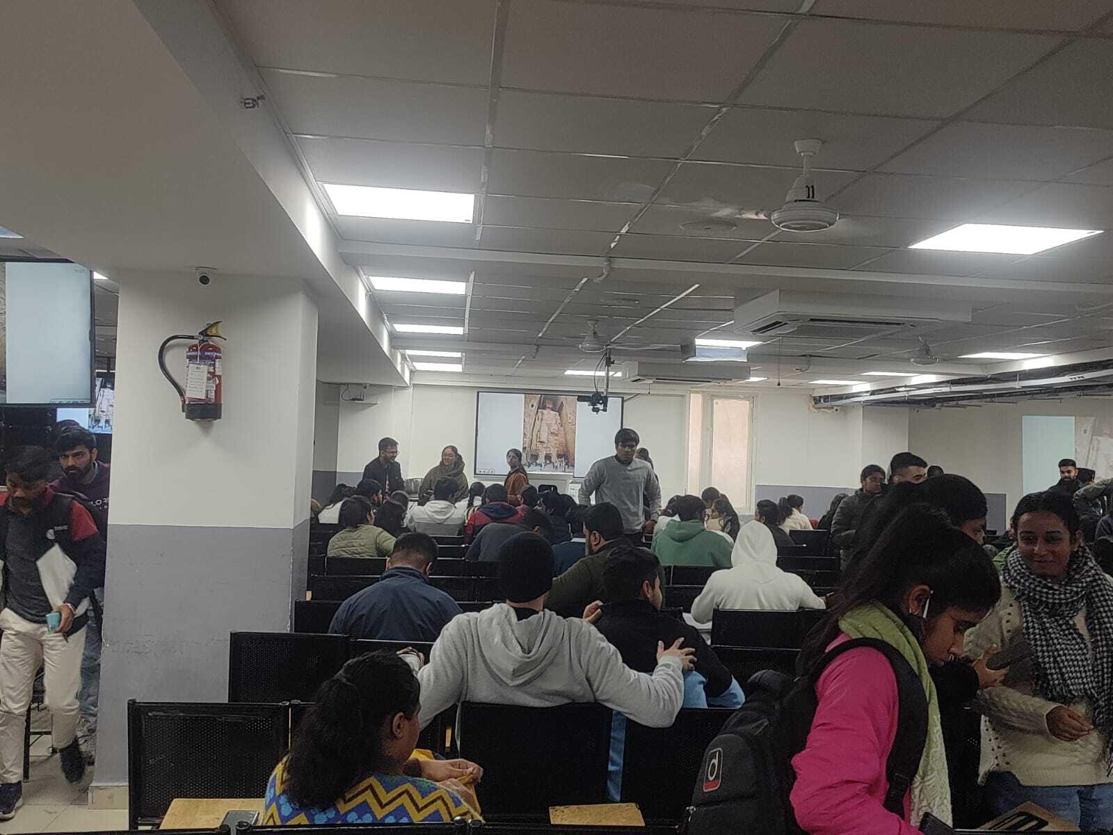 Drishti IAS Karol Bagh Classroom photo 3
